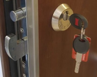 Как заменить дверной замок